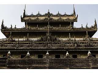 Мандалай. Монастырь Швенандау. Построен в середине 19 в. как один из тронных залов королевского дворца в Мандалае. Незадолго до завоевания Бирмы британцами, последний король Бирмы Тибо перенес эту пос...