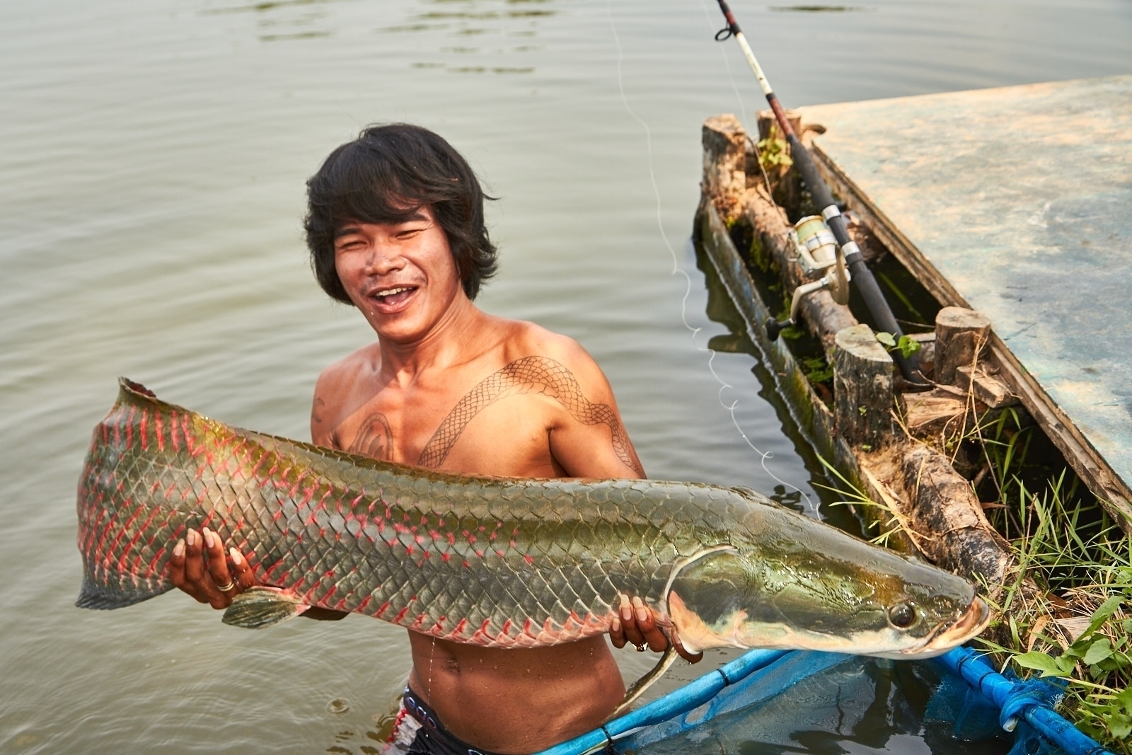 Большие тайцы. Сельдяной Король рыба. Самая длинная рыба. Тайская рыба огромная. Длинные большие рыбки.